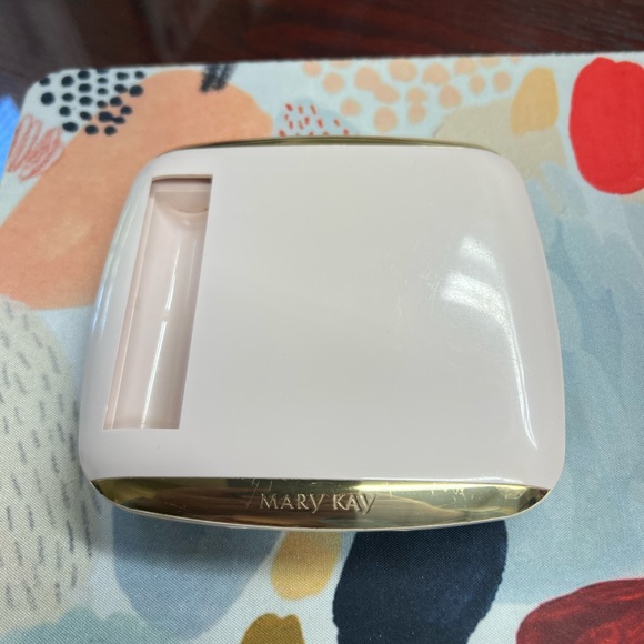 Mary Kay Refillable Custom Compact Pink Used - Picture 2 of 5